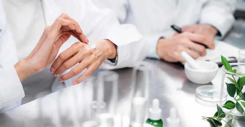 Beneficiile alcolului in cosmetice
