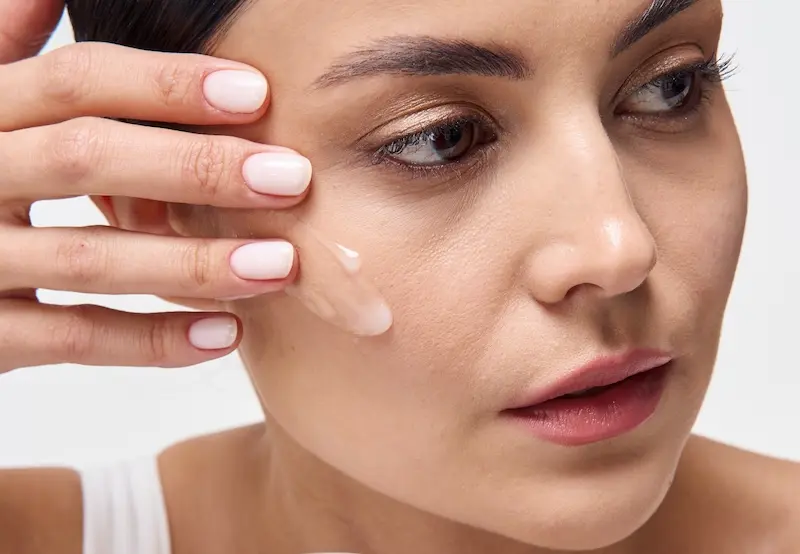Cum se aplică crema Centellian24 Madeca Cream Time Reverse