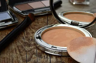 Cosmetică de îngrijire si decorative