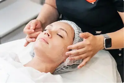 Clinici estetice și dermatologice