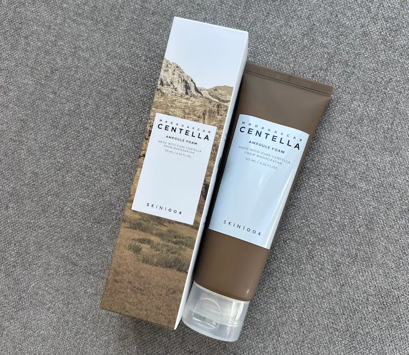 SKIN1004 Madagascar Centella Ampoule Foam pe pielea feței