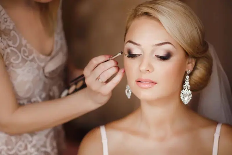 Look de mireasă luminos și rezistent